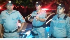 Flagrada com revólver na bolsa, mulher disse que possuía arma para se proteger.