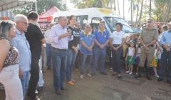 Prefeitura entrega Van para Escola Especial