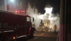 Veículo com materiais recicláveis pegou fogo na Avenida Brasil