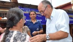 Prefeitura entregou feijão para famílias carentes