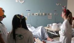 Palhaços visitam pacientes do Hurso