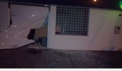 Ladrões explodiram caixa de banco em Paranaiguara.