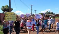 População de Gouvelândia pede justiça em caso de adolescente encontrada morta em canavial.