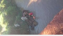 Camionete caiu no rio e matou duas pessoas