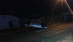 Depois de sair do hospital, vítima de lesão corporal esfaqueou seu agressor e acabou detido depois de capotar o carro.