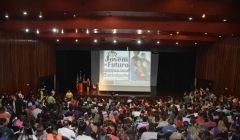 Integrantes do Projeto Social Jovem do Futuro fizeram várias apresentações em homenagem ao dia das mães.