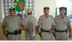 Detido homem que carregava arma de fogo em mochila