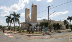 Fiéis confeccionam tapete em Quirinópolis 