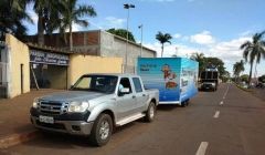 Dupla invadiu comércio, roubou dinheiro do estabelecimento e camionete de cliente