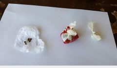 Detido homem que cultivava maconha no quintal de casa em casa