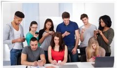 Curso oferecido pelo whatsapp envolve participantes do Centro de Idiomas  