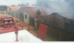 Incêndio destruiu casa em Quirinópolis
