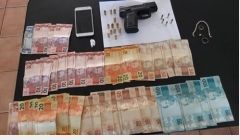 PM prende homem que guardava arma em casa