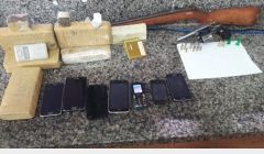 PM apreende armas, recupera moto furtada e apreende veículo com mais de 3 kg de maconha