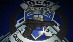 Guarda Civil flagra menores com droga e simulacro de arma de fogo, em praça