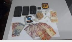 Polícia Militar prendeu suspeitos de tráfico.